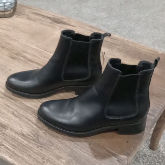 La Canadienne Sara Waterproof Black Chelsea Leather Booties. Size 8.5 NWT - Picture 4 of 6
